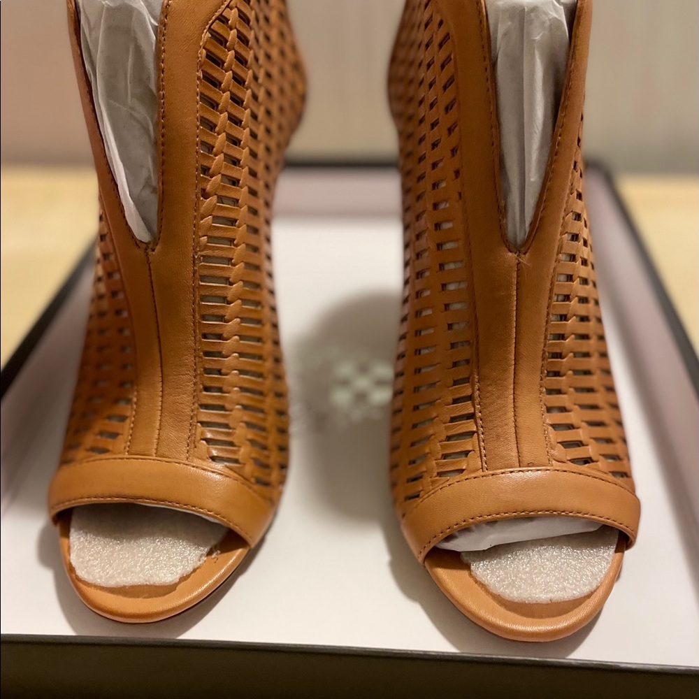 Vince Camuto Areanda Booties